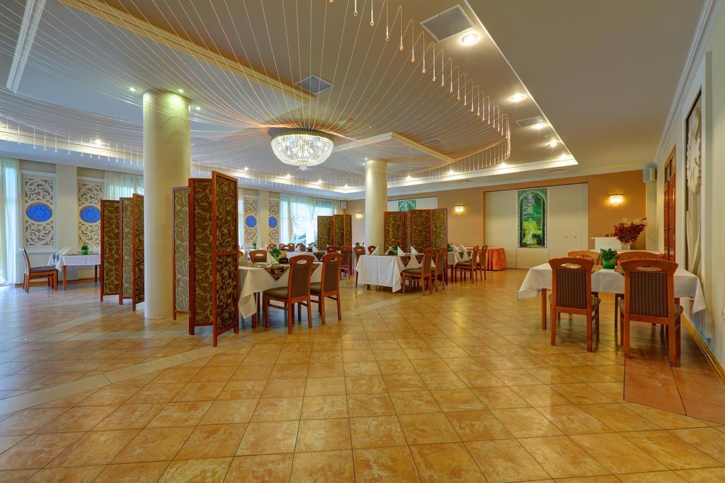 Hotel Chabrowy Dworek Teresin Esterno foto